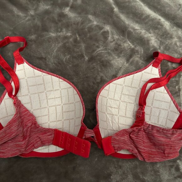 Victoria Secret Red Push-up - Picture 2 of 3